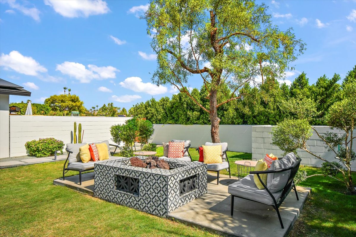 Grounded Outdoor Living Space - Palm Springs (image 2)