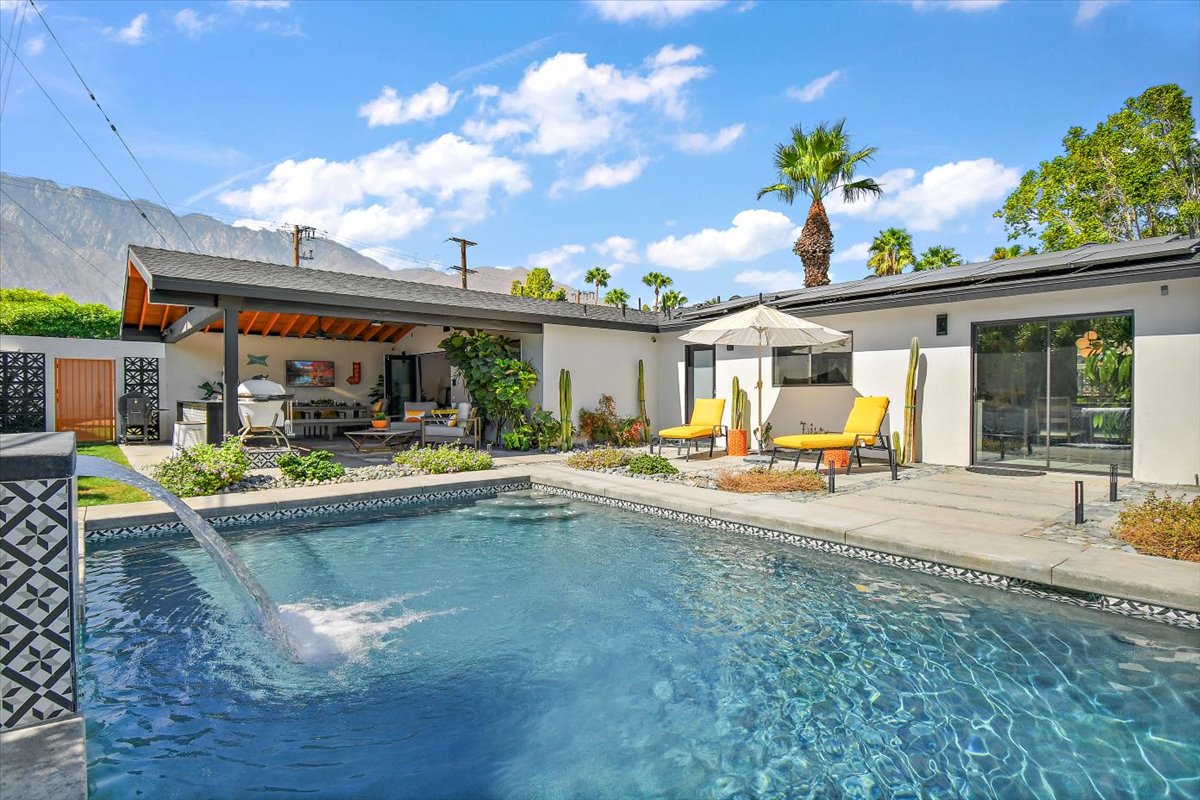 Modern kitchen with view to backyard pool - family enjoying indoor-outdoor living