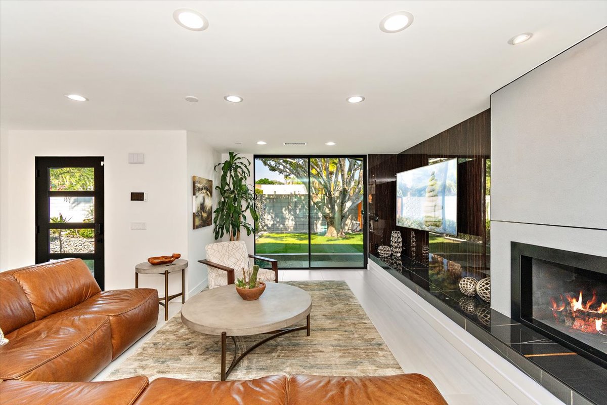 Modern Living Renovation - Palm Springs (image 4)